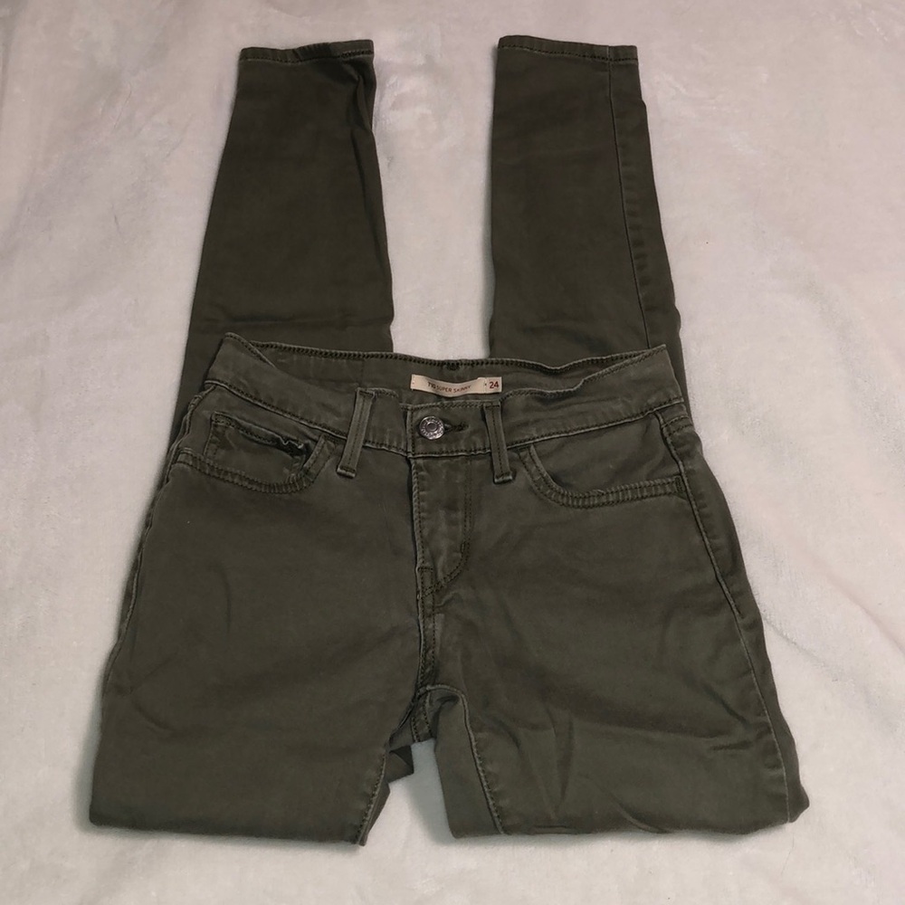 Olive green Levi skinny jeans